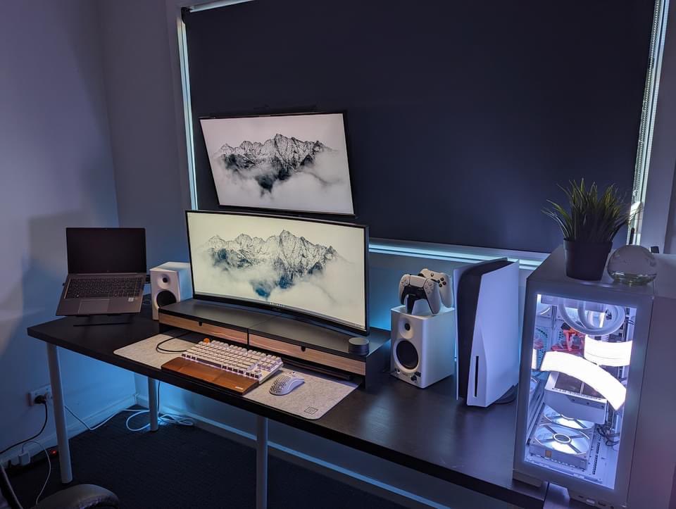 JohnRi_za's tweet photo. This look is clean as heck🤤
Not mine but  wish.
Photo credits: Facebook group #workspacesetupaddicts https://t.co/Duhc9aSiEY