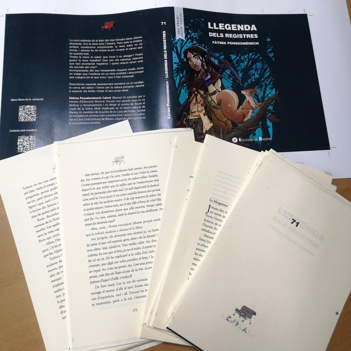 BullentEdicions's tweet photo. "Llegenda dels registres", de Fàtima Ponsdomènech a punt d'arribar d'impremta, en les proves ja es podia veure que hi ha molta, molta fantasia en aquest #PremiEnricValor @aPicanya .
I la coberta de @JoseFonollosa  💚
#Novel·laJuvenil #Fantasia https://t.co/kQCA8z9bga