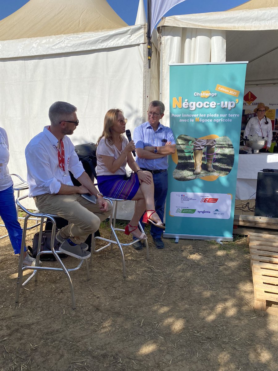 sebastien_evain's tweet image. En direct des #TerresDeJim pour la remise des prix du challenge #NegoceUp en partenariat avec @NegoceAgricole @AgriSOI et @SyngentaFrance !

Bravo aux lauréats : @farmleap @VeragrowA et @ViaVegetale !
