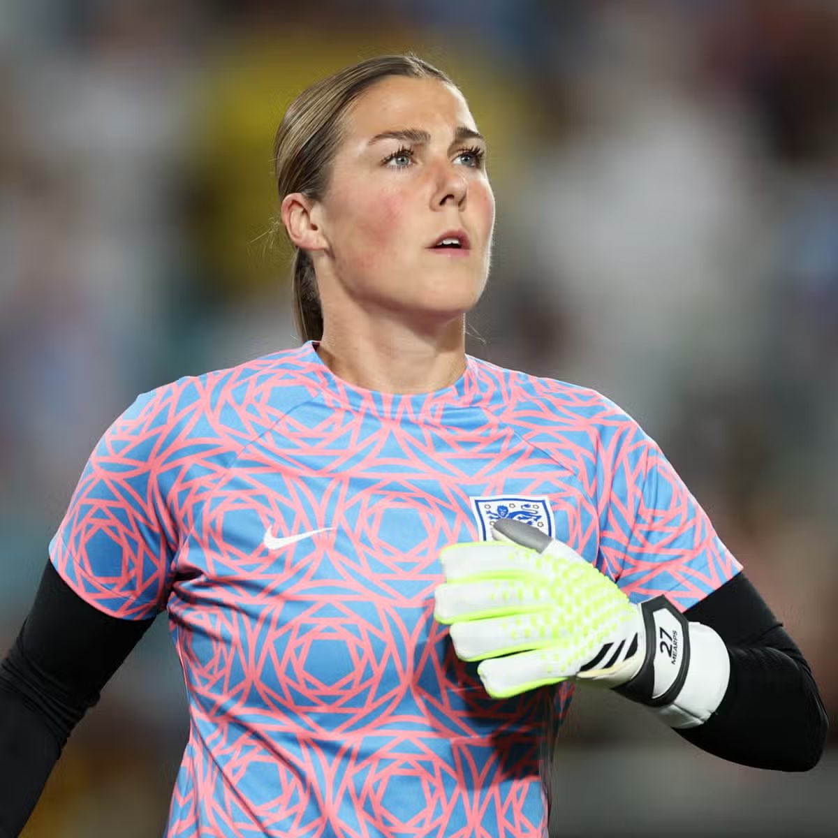 foolofsoccer's tweet photo. Manchester United are preparing for the departure of goalkeeper Mary Earps with West Ham United's Mackenzie Arnold leading the list of potential replacements. #mufc #epl https://t.co/if0B8VoWAh
