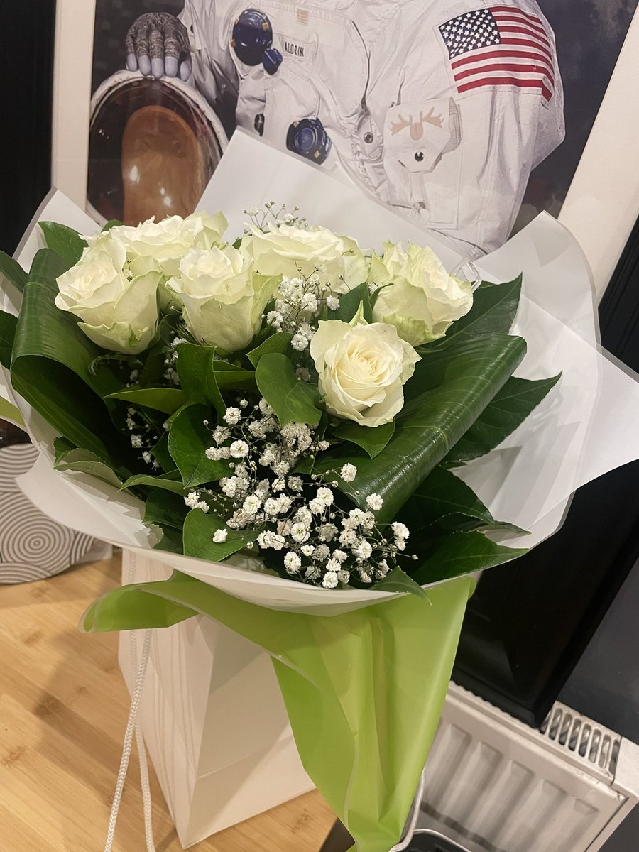Robbo1901's tweet photo. A very lovely surprise while attending a “meeting” yesterday. ❤️ https://t.co/9xYD5b1E7d