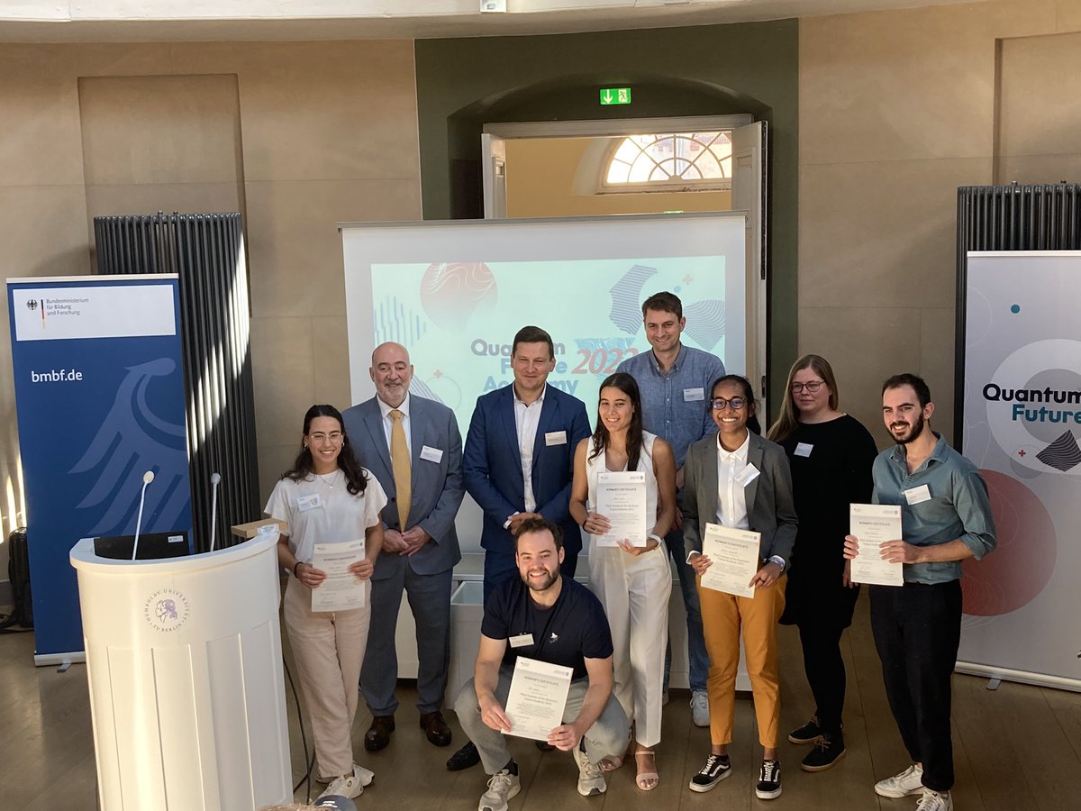 QuantenTech's tweet image. Die #QFA2023 endet mit einem Highlight: In einem Pitch Contest konnten die Teilnehmenden @BraFDP, @Ron_Prosor und einer Fachjury ihre Ideen für Anwendungen in den #Quantentechnologien vorstellen. Das Gewinnerteam freute sich über einen #Quantencomputer- allerdings mit 0 Qbits 😉
