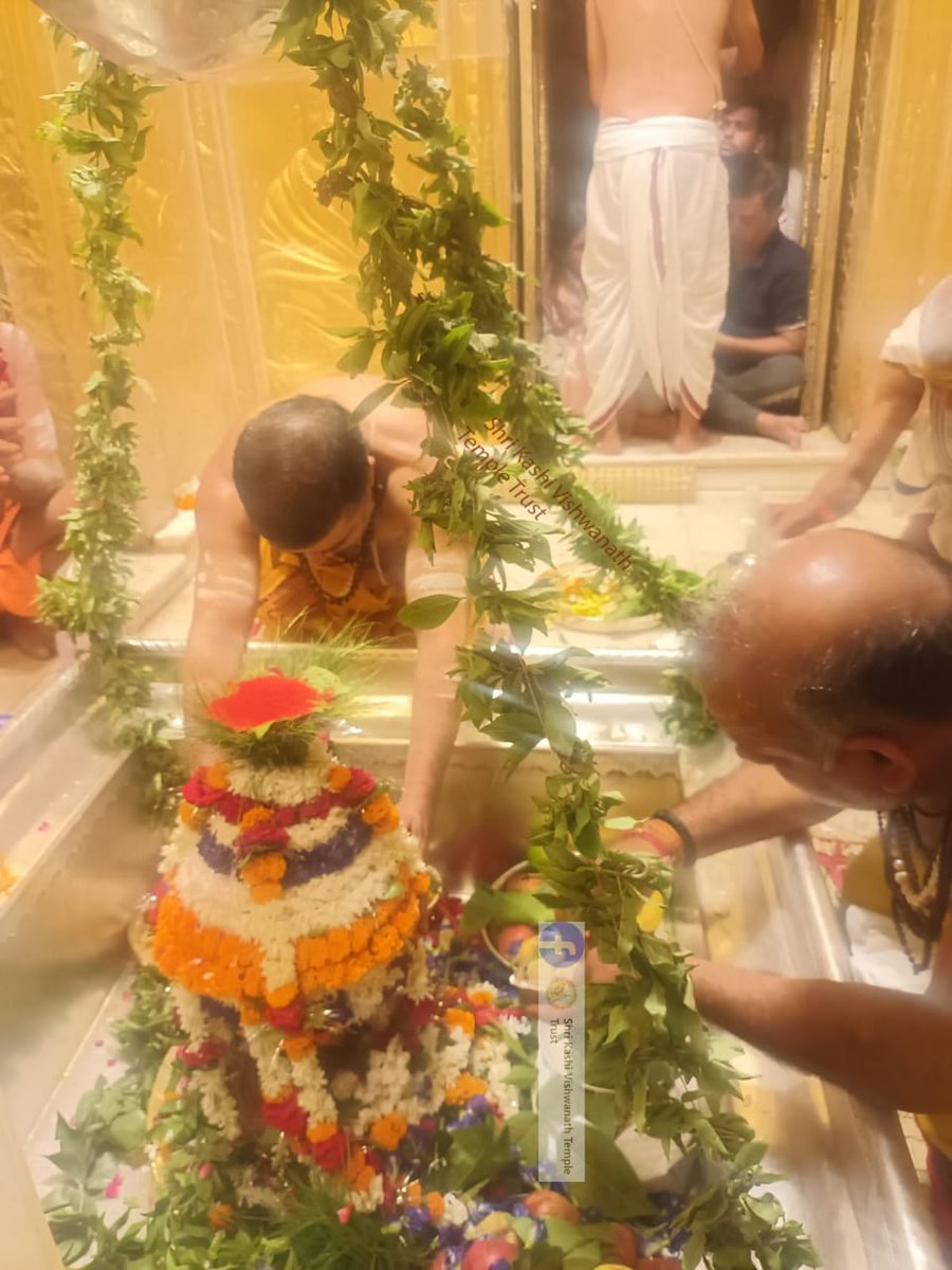 ShriVishwanath's tweet photo. आज दिनाँक 08-09-2023 को श्री काशी विश्वनाथ मंदिर में मंगला आरती के भव्य दर्शन।  #ShriKashiVishwanath #Shiv #Mahadev #Baba #Temple #Darshan #Blessings #BhogAarti #Varanasi #Aarti #Kashi #Jyotirlinga #VishwanathDham https://t.co/pKL34f8Djt