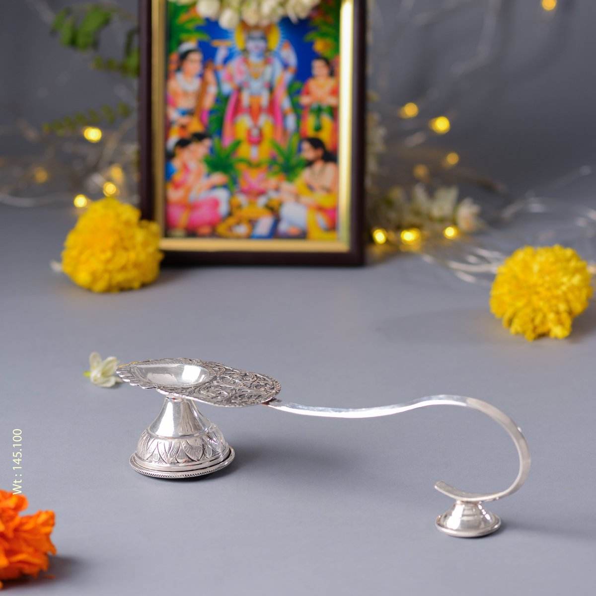 KrishnaSilver36's tweet image. ►WhatsApp Us:wa.link/bxtv
►Call/Video Call+918499011111 A pooja harathi is a traditional way to offer Harathi at home or at a temple.
 ►Explore our Latest Collection instagram.com/krishna.house.…
 #KrishnaSilver36 #silverharathi #silverpoojaitems