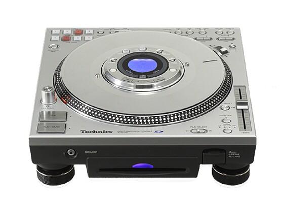 AndiDurrant's tweet image. Anyone DJing in the mid 2000s will remember the absolute horror of turning up to a big club and finding a set of these in the booth.. IMPOSSIBLE to use. 😂