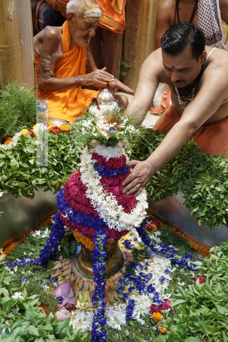ShriVishwanath's tweet photo. आज दिनाँक 08-09-2023 को श्री काशी विश्वनाथ मंदिर में मध्याह्न (दोपहर) भोग आरती के भव्य दर्शन।  #ShriKashiVishwanath #Shiv #Mahadev #Baba #Temple #Darshan #Blessings #BhogAarti #Varanasi #Aarti #Kashi #Jyotirlinga #VishwanathDham https://t.co/LeITauX3i8