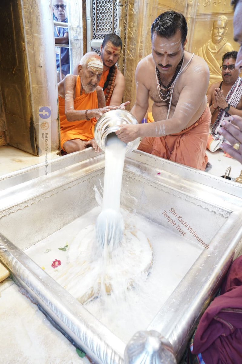 ShriVishwanath's tweet photo. आज दिनाँक 08-09-2023 को श्री काशी विश्वनाथ मंदिर में मध्याह्न (दोपहर) भोग आरती के भव्य दर्शन।  #ShriKashiVishwanath #Shiv #Mahadev #Baba #Temple #Darshan #Blessings #BhogAarti #Varanasi #Aarti #Kashi #Jyotirlinga #VishwanathDham https://t.co/LeITauX3i8