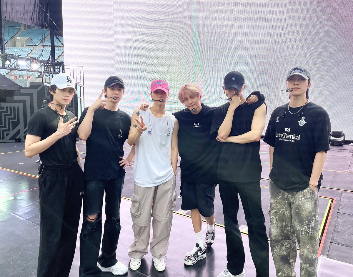 WayV_official's tweet photo. #WayV 🦕🐻🐱🐑🐥🦄💚

#NCT #NCT127 #NCTDREAM
#NCT_DOJAEJUNG #NCT_NATION
#NCT_NATION_ToTheWorld #OSAKA
#NCT_NATION_ToTheWorld_OSAKA https://t.co/0jH2nb6HDL