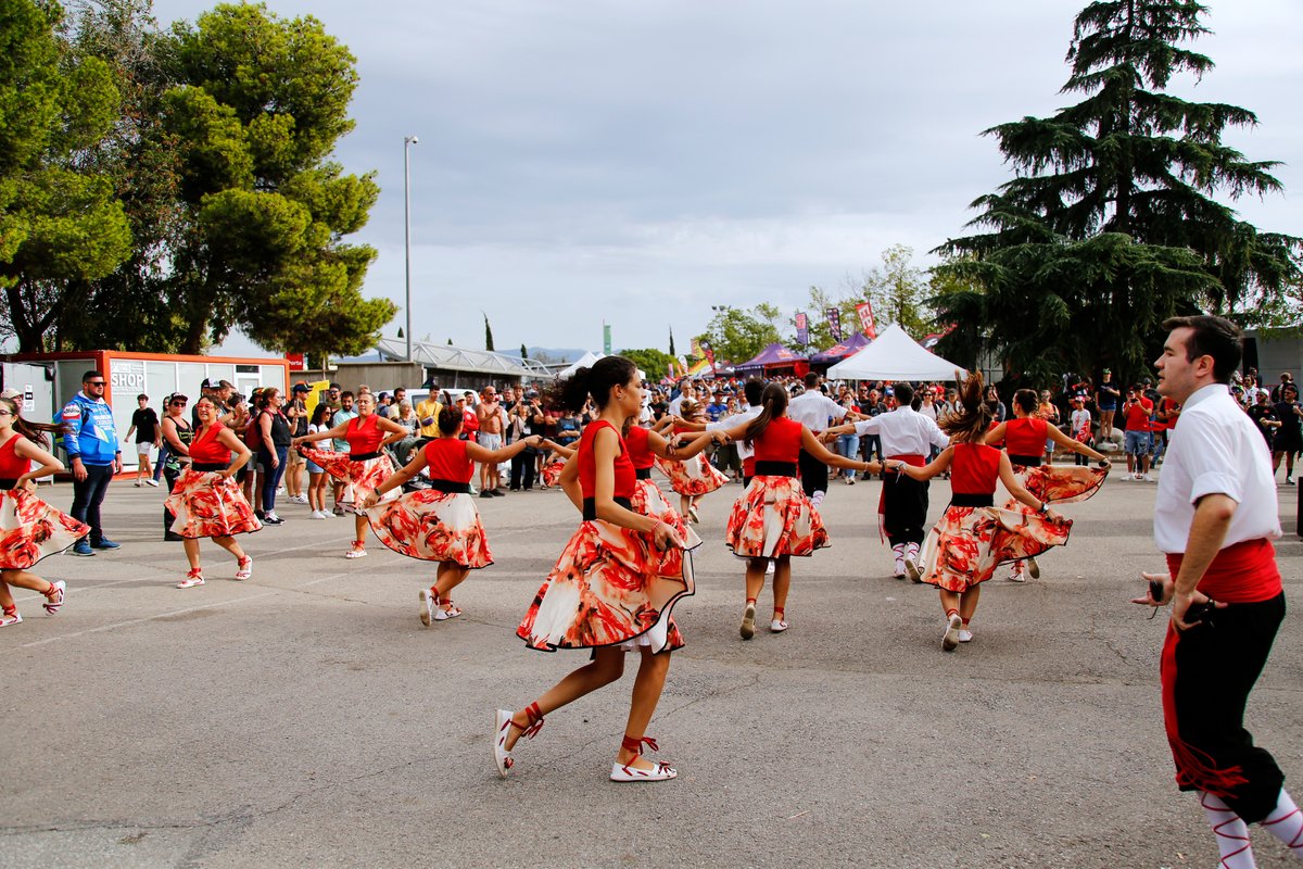 We hosted a 'Ballada de Gitanes' dance at the last #CatalanGP de #MotoGP! 💃🕺

Many thanks to the 'Ball de Gitanes de Martorelles' & 'Ball De Gitanes De Lliçà d'Amunt' groups! 

📍 Sustainability Meeting Point #KissBarcelona #FIMRideGreen