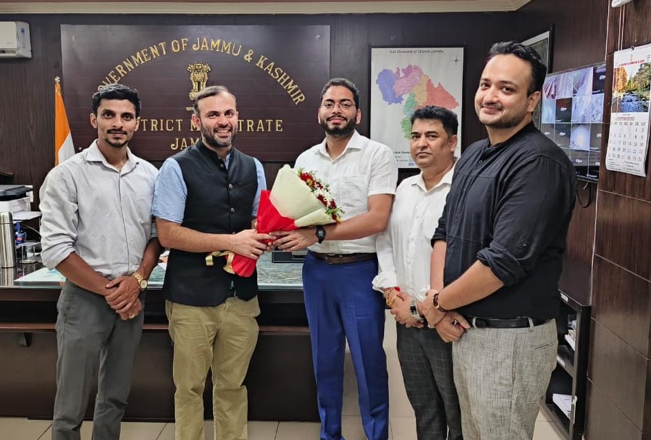 architpuri's tweet photo. "I and CII members had the honor of meeting Jammu's newly appointed Deputy Commissioner, Sachin Kumar Vaishya, IAS. Meeting such a dedicated and hardworking officer was truly incredible. I extend my heartfelt congratulations and best wishes to him for his new role. https://t.co/jvqZLJxKoX
