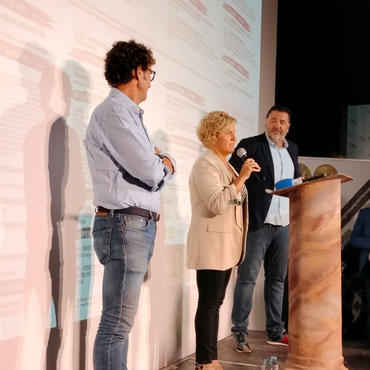 Una representación de hispanos ha estado en las instalaciones de Licor 43 para asistir al anuncio de los pregoneros de las fiestas.

¡Las fiestas ya están aquí!