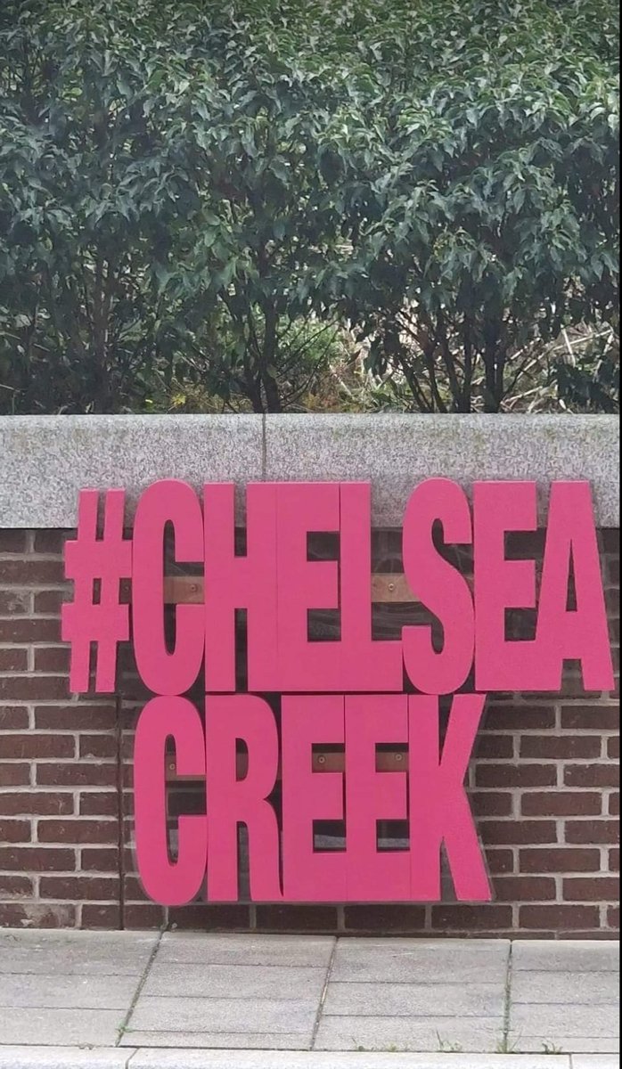 caprolalia's tweet photo. So sad to see whats happened to #chelseacreek in SW6. Went from a luxury development to one so tacky and cheap looking. Residents of course not consulted, all in an effort to get social media attn as so many flats unsold. @BerkeleyGroupUK #berkeleygroup #berkeleycommercial https://t.co/vqpLLM03OD