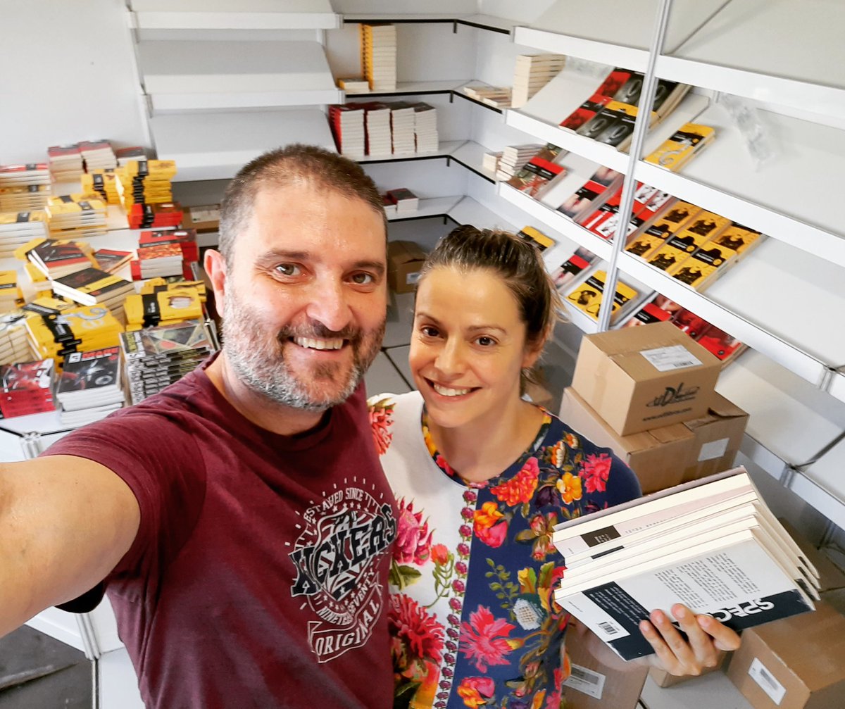 LlibresDelicte's tweet photo. Muntant la parada de @LaSetmana amb tot el nostre catàleg. 
Serem al Moll de la Fusta fins el diumenge 17 de setembre. 
Caseta 62.
Us hi esperem a partir d'aquesta tarda. https://t.co/PioGDuDmaW