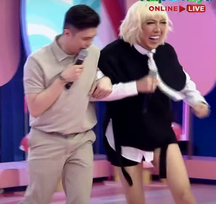 Kt_vhce's tweet photo. Vhoice teluks🫶

#Vhoice
#LezgoShowtime https://t.co/kEIMQcKIep