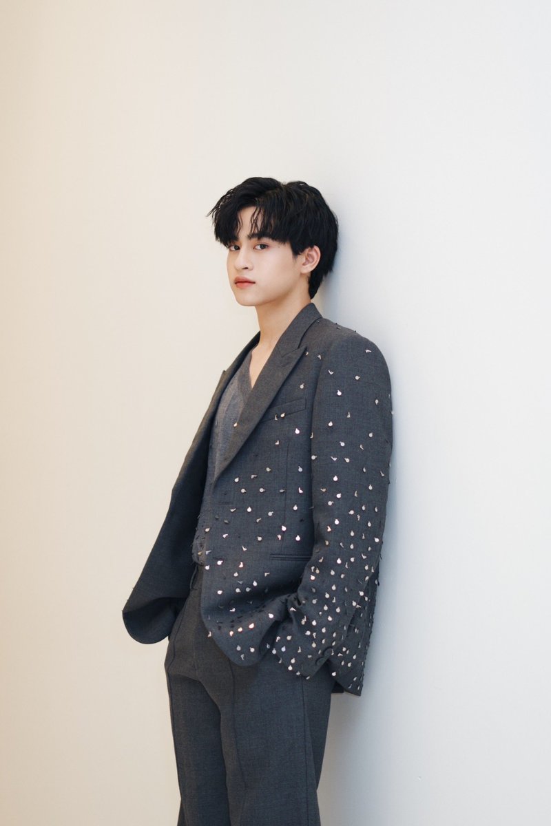 beoncloud_th's tweet image. วันนี้บาร์โค้ดของเราหล่อเท่สุด ๆ ✨💜  ทุกคนส่งกำลังใจมาให้บาร์โค้ดกันเยอะ ๆ น้าา~

@Emp_Emq @BarcodeTin 
#EMFASHIONICONxBarcode
#EMFASHIONICON #TheFallWinterIssue2023 #Emporium #EmQuartier