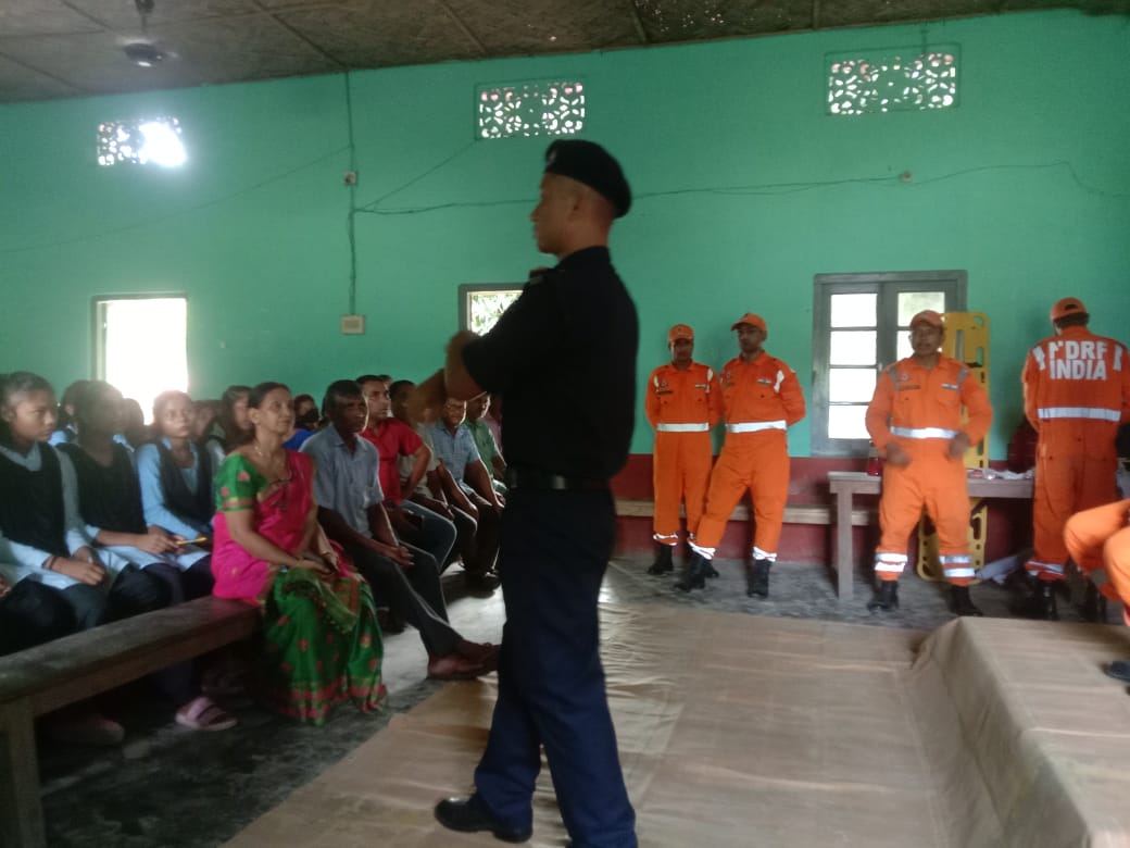 sdma_assam's tweet photo. To spread awareness of catastrophes and its effects on people, the 01st Battalion NDRF held a #familiarisation exercise at SD College in the Tihu Revenue Circle in the Nalbari region.
#awareness #RiskManagement
@ndmaindia @diprassam @mygovassam @CMOfficeAssam @JogenMohanAssam https://t.co/c2i5Eo8ajU