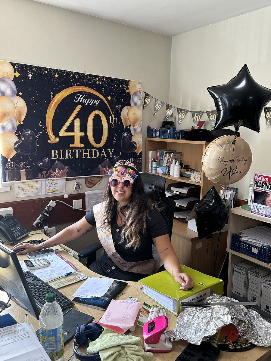 djdaviesfuels's tweet photo. Apparently itβs someoneβs Birthday??? Weβre still trying to work out who it might be.. @steph_louise6 #happybirthday #letseatcake #thebig40 https://t.co/QLzTvNZltz