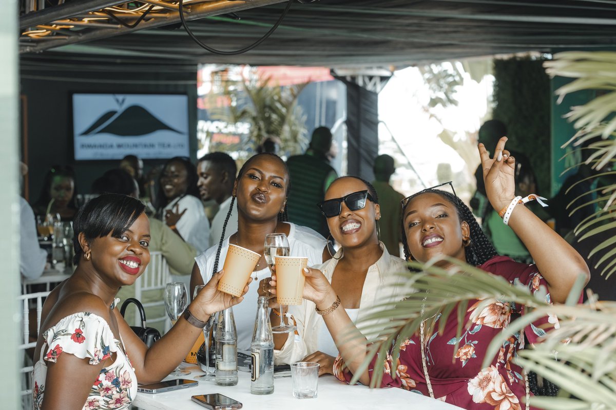 Abarn_Ent's tweet photo. Clink-Clink #TGIF #SoftLife #Abarn #Enjoyments https://t.co/Vuvkv0GLqX