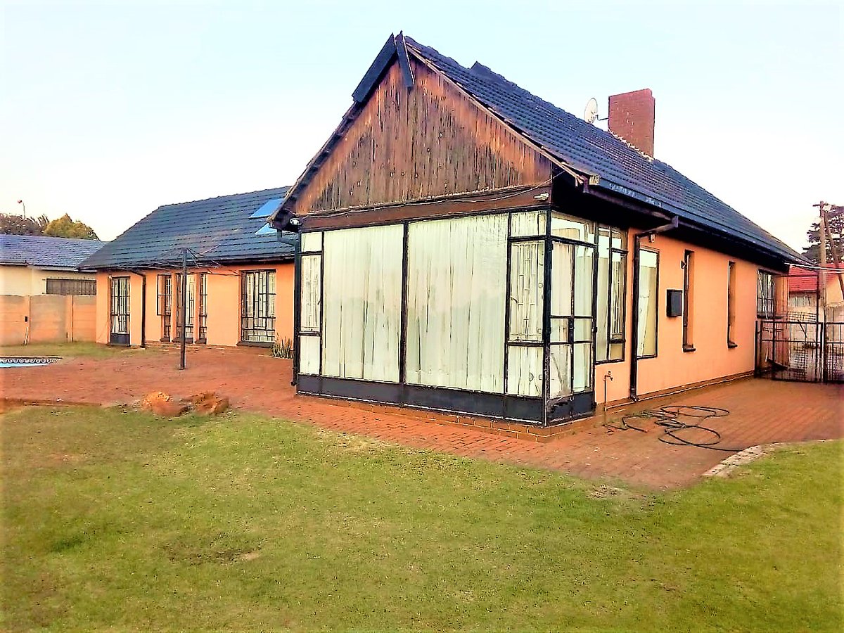 Sithebe_Realty's tweet photo. Location:
Rondebult, Germiston (991 SQM)

Price:
R895K

Web link:
https://t.co/LjgaazymiA https://t.co/71hIDL28A7