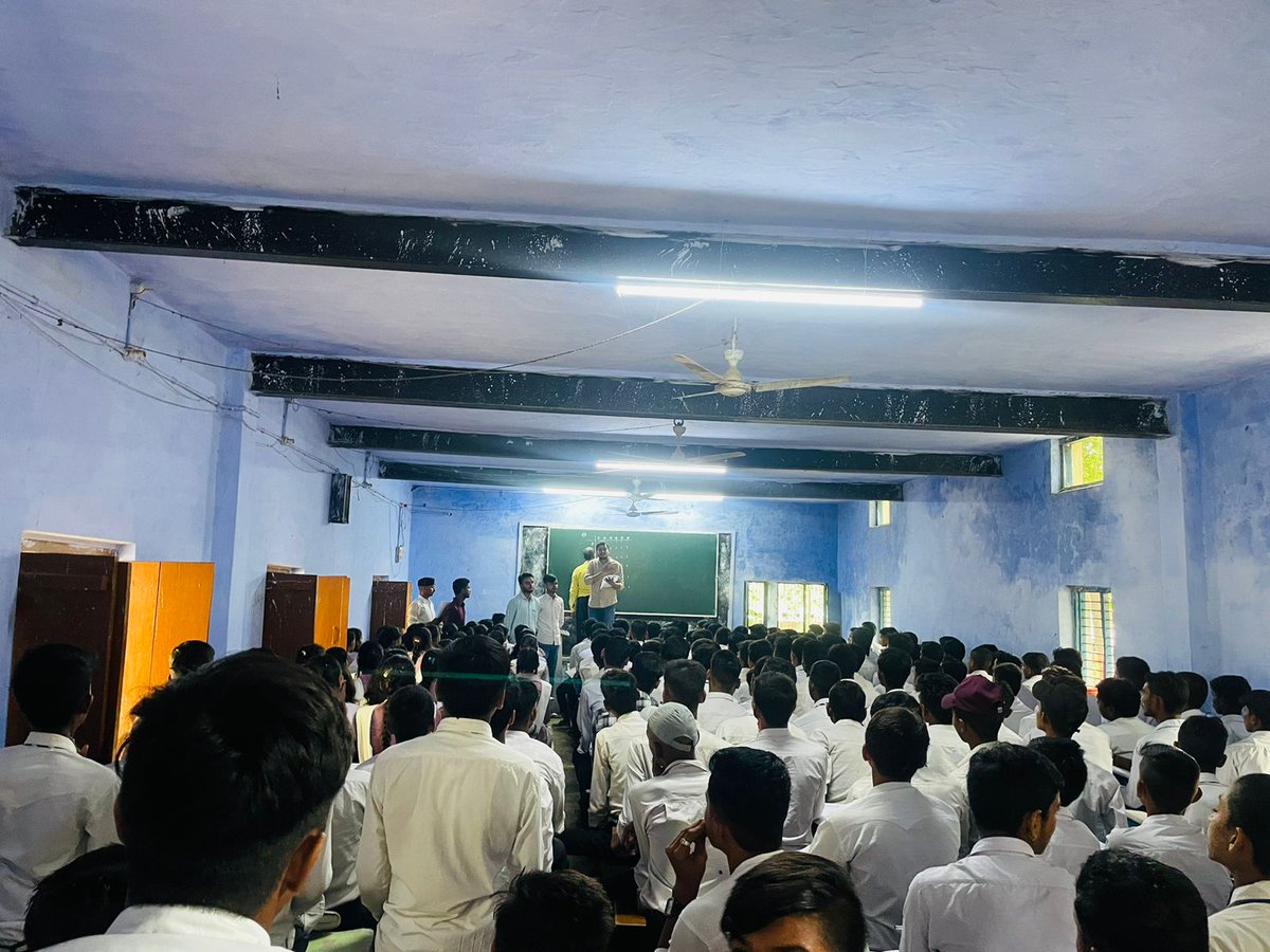 surajawadh7's tweet photo. #WeWantUniversity
#5thDay
आज विकासखंड हलधरमऊ में विभिन्न इंटर कालेज में छात्र पंचायत के माध्यम से विश्वविद्यालय स्थापना को लेकर मुख्यमंत्री को पत्र लिखवाया |
@myogiadityanath @dmgonda2 https://t.co/f1Pa6ohx8h