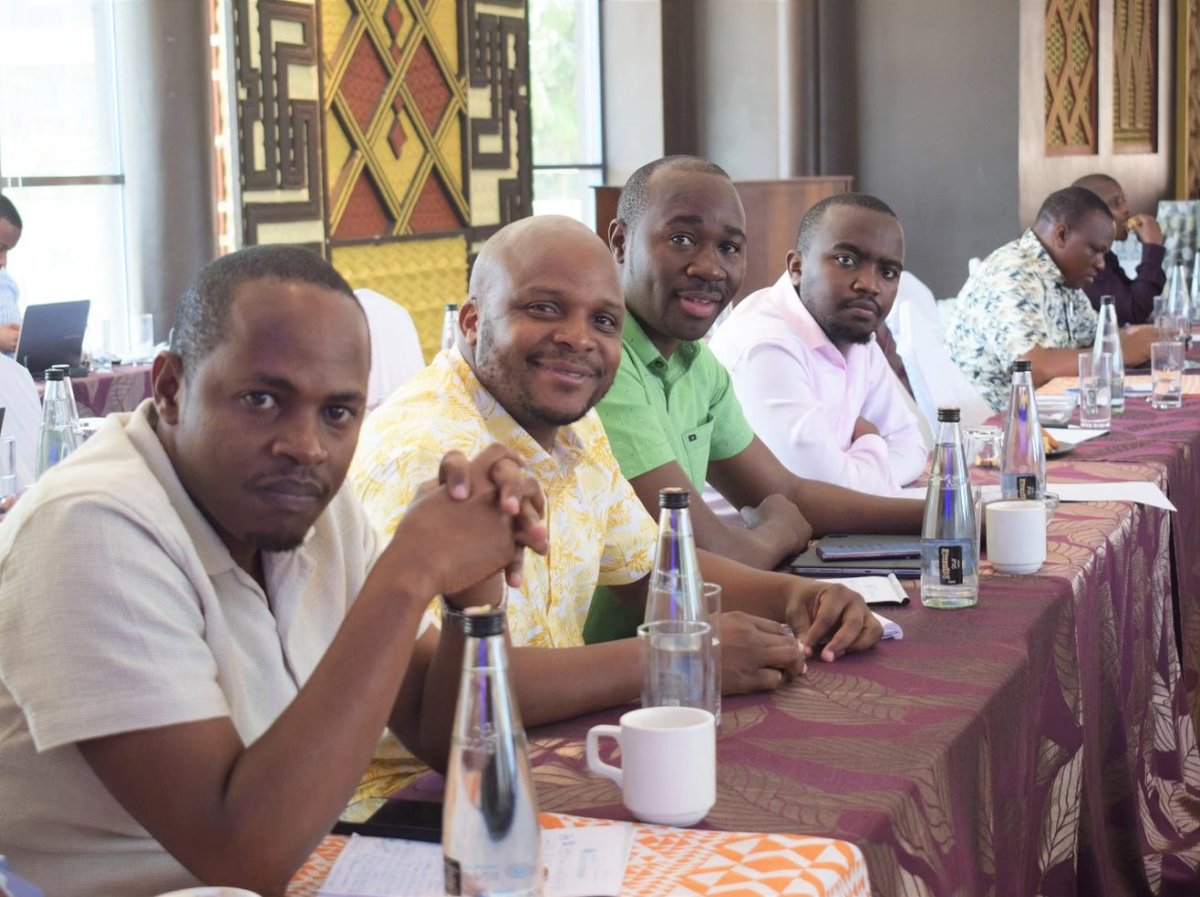 JalangoMwenyewe's tweet photo. Yatta,Langata, Manyatta, Eala! https://t.co/Nllny4R4bi
