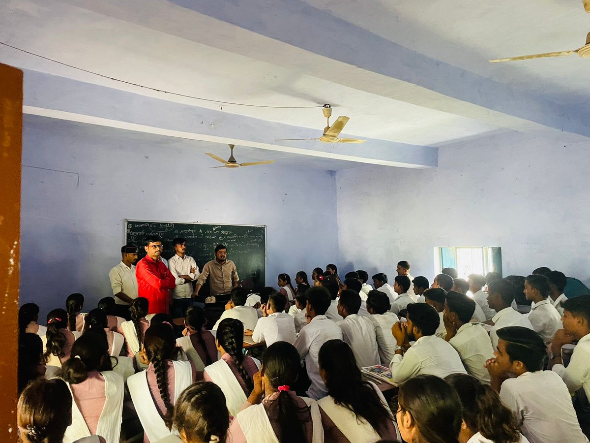 surajawadh7's tweet photo. #WeWantUniversity
#5thDay
आज विकासखंड हलधरमऊ में विभिन्न इंटर कालेज में छात्र पंचायत के माध्यम से विश्वविद्यालय स्थापना को लेकर मुख्यमंत्री को पत्र लिखवाया |
@myogiadityanath @dmgonda2 https://t.co/f1Pa6ohx8h