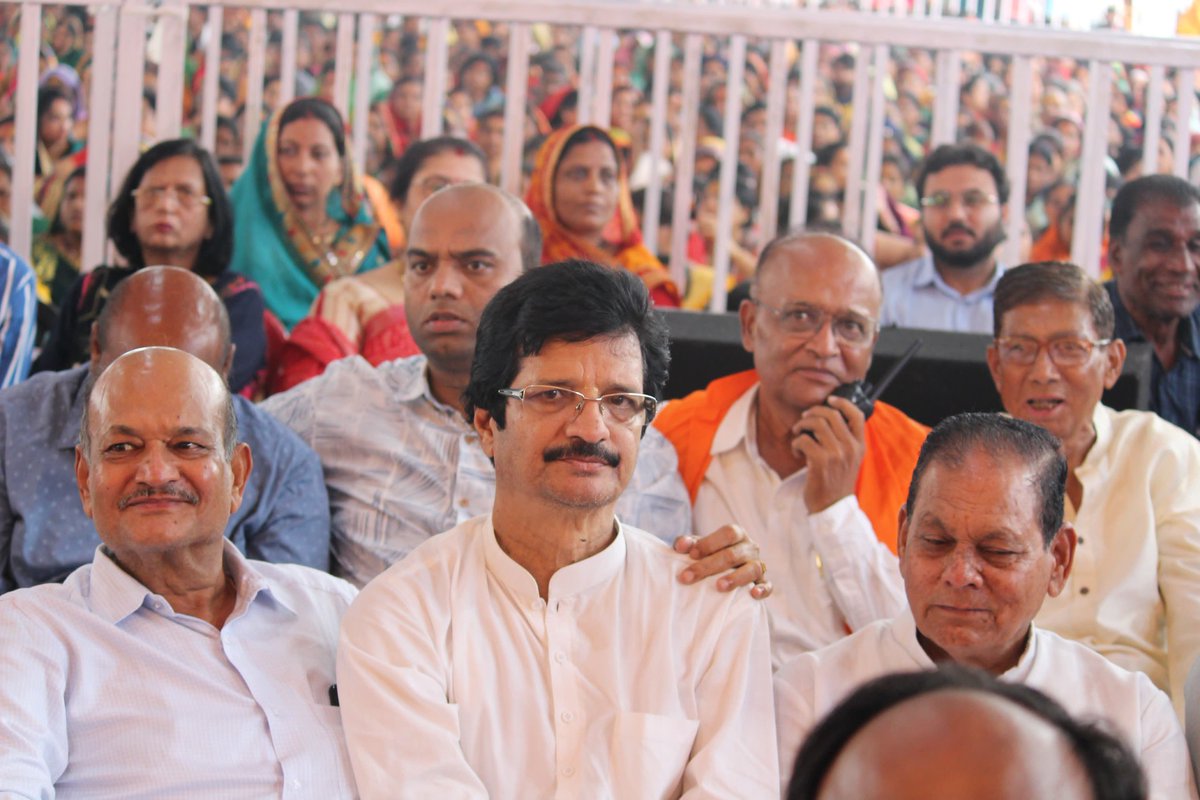 INCMP's tweet photo. प्रदेश कांग्रेस अध्यक्ष कमलनाथ जी सिमरिया स्थित सिद्धेश्वर हनुमान मंदिर में जारी दिव्य शिव महापुराण कथा के चतुर्थ दिवस पर कथा में शामिल हुए एवं उपस्थित जनसमुदाय को संबोधित किया। https://t.co/V39YjpfWTq