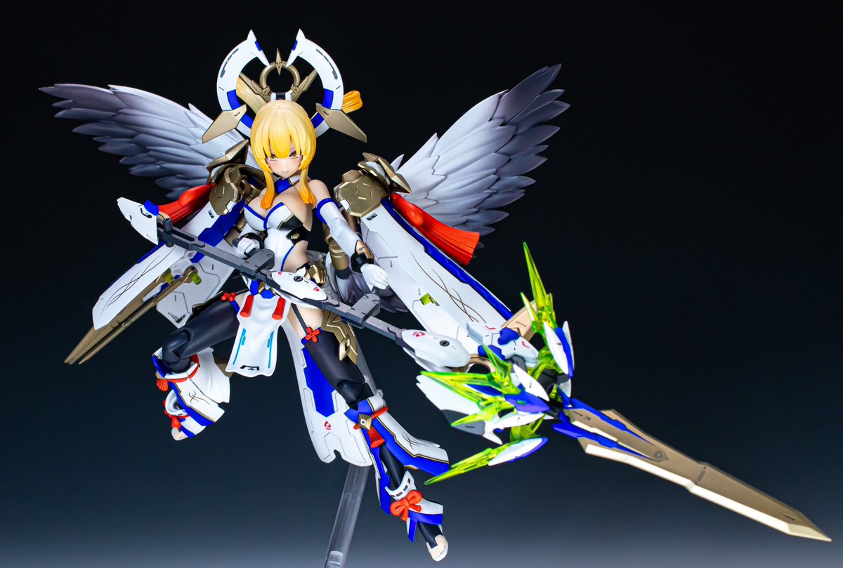 メガミデバイス  
皇巫アマテラス　レガリア

完成しました‼️

久しぶりのメガミデバイス！ベースシルエットを活かしながらファンタジー要素を追加しました✨
メガミデバイスの特徴である組み替えでのスタイル変更も意識してます😊

リプに続きます⬇️