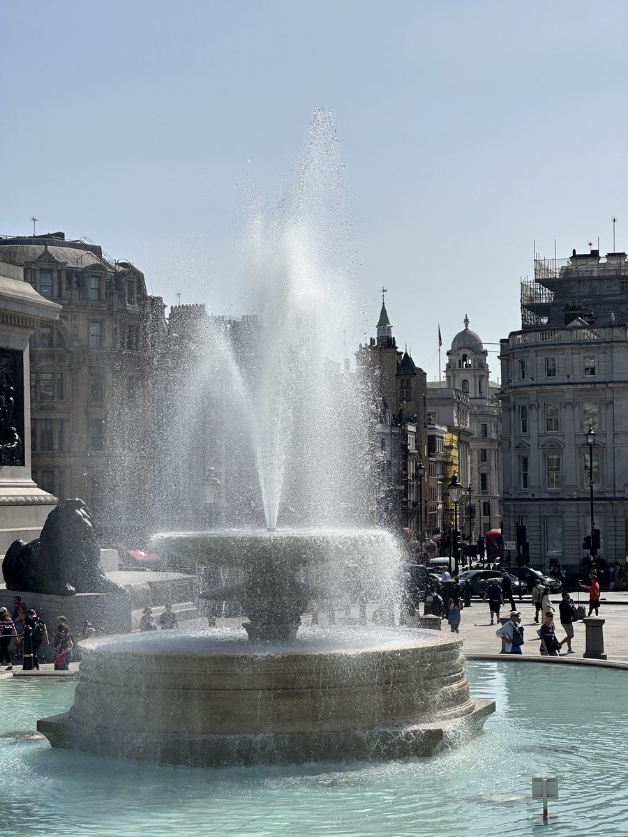 BirkbeckUoL's tweet photo. You can't beat London in the sunshine! We hope everyone has had a wonderful week and managed to enjoy some of this glorious weather ☀️ https://t.co/UBPdWCT5hF