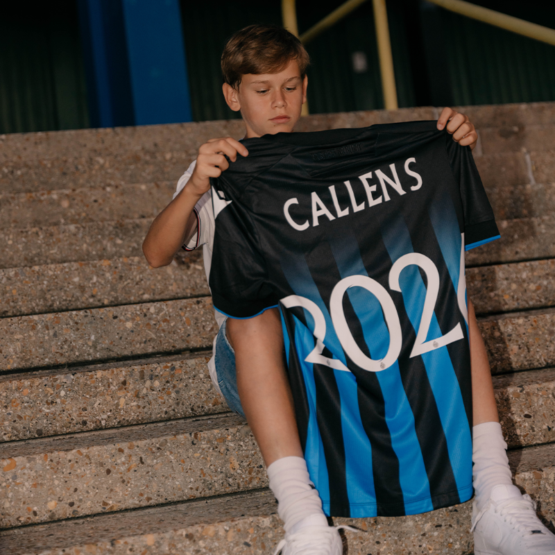 ClubNxt's tweet photo. From 𝐔𝟕 to 𝐔𝟏𝟔. First contract for Emiel! 👣✍️ #ClubNXT #U16