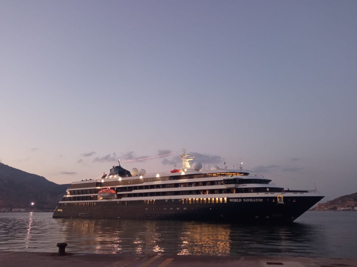 Cerca de 200 cruceristas han desembarcado hoy en #Cartagena a
bordo del 🛳️ #WorldNavigator, de la
naviera #AtlasOceanVoyages.

📸 De nuestro compañero Fran, policía portuario.

#puertodecartagena #turismo #cruceros #destino