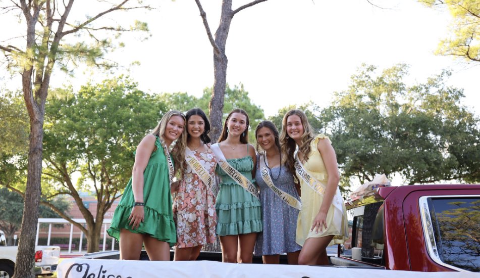 Congratulations to our CRHS Homecoming Queen nominees! You are all deserving of the honor!! Ecstatic that our very own Sarah Ivey is a part of this group! Goooo Stars! 🌟