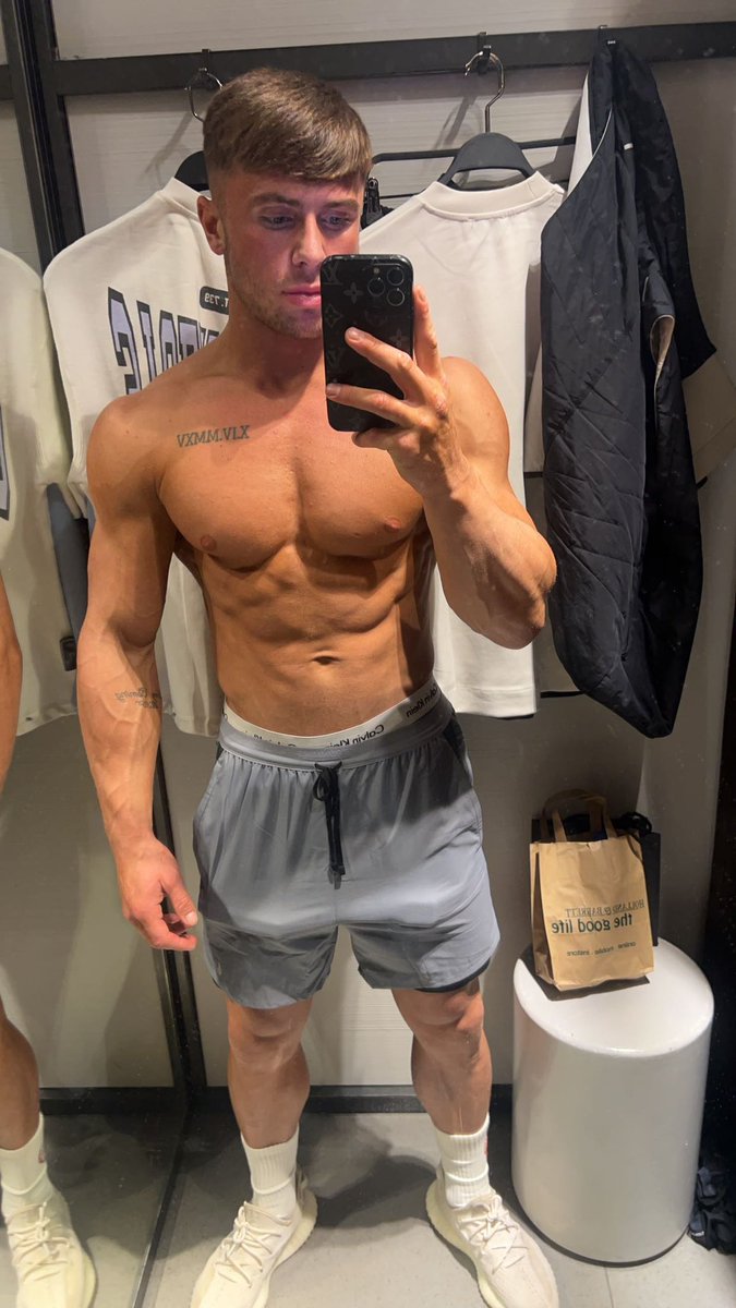 teejayyy2k's tweet photo. Another run completed. Imagine seeing me this sweaty after my run. 😜 https://t.co/kovdNXcEhp