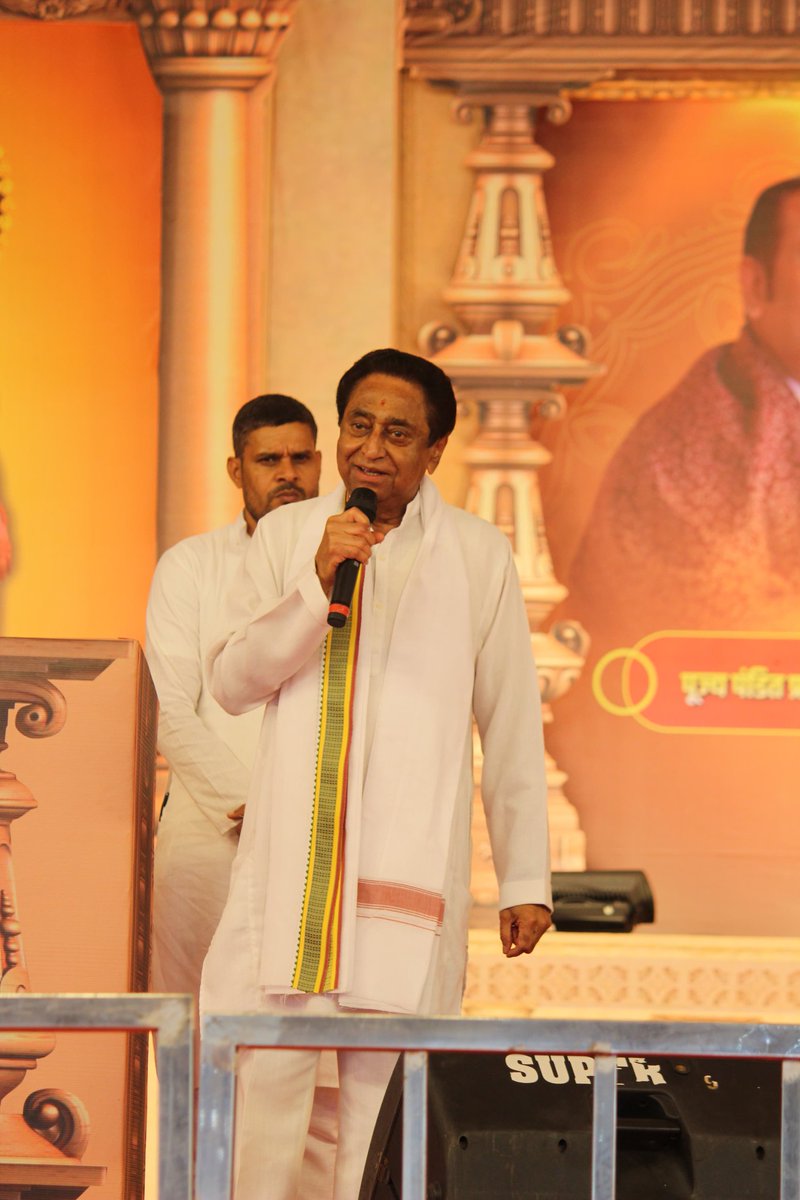 INCMP's tweet photo. प्रदेश कांग्रेस अध्यक्ष कमलनाथ जी सिमरिया स्थित सिद्धेश्वर हनुमान मंदिर में जारी दिव्य शिव महापुराण कथा के चतुर्थ दिवस पर कथा में शामिल हुए एवं उपस्थित जनसमुदाय को संबोधित किया। https://t.co/V39YjpfWTq