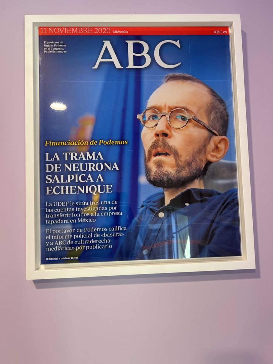 Cuando el ABC publicó mi cara a toda portada con la bazofia falsa de Neurona decidí enmarcarla, consciente de que envejecería muy mal. Un juez corrupto llamado Escalonilla y muchos periodistas corruptos difundiendo su basura. Un caso de tantos de lawfare golpista contra @Podemos.
