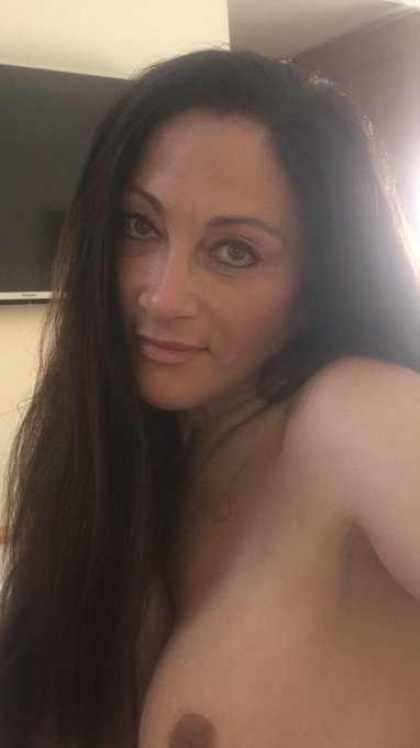 Good morning to you all wishing you all a good weekend and enjoy the rugby 😘😘😘 https://t.co/vnmYn8wb