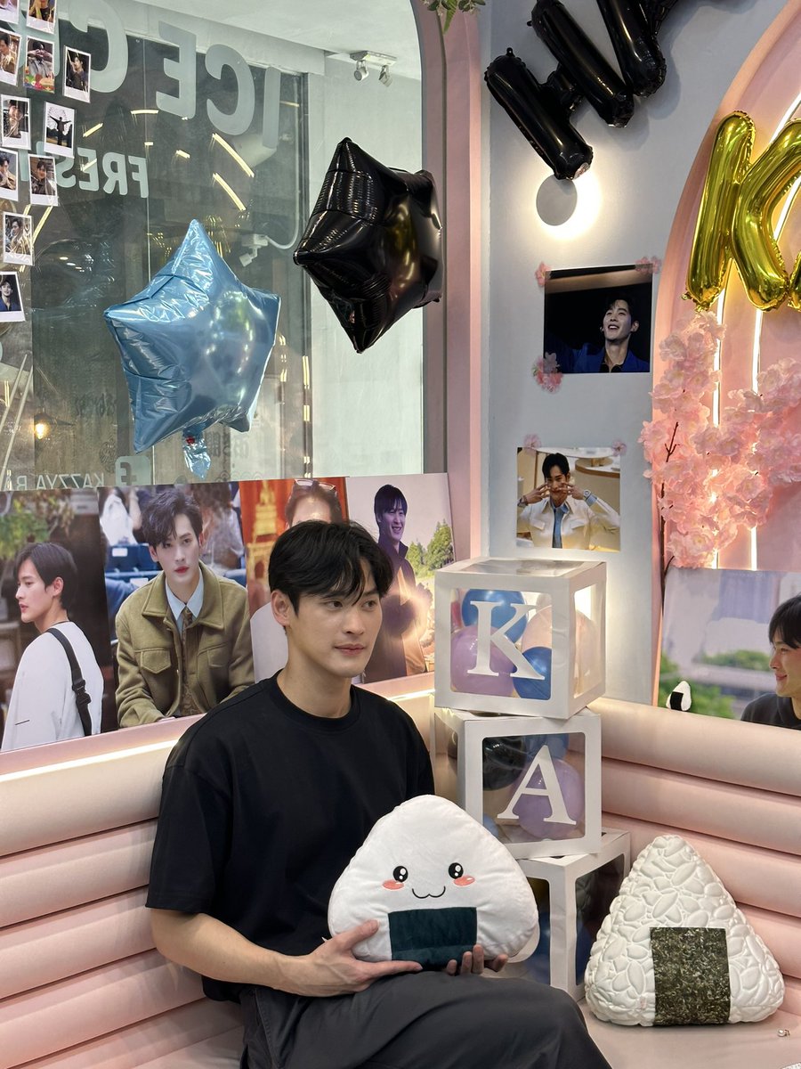 KazzyaBar's tweet photo. HappyBirthDayyy 🎂

#KaoBDayProjectTour
#29YKaoGoodsBirthday
#งุ้งงิ้งๆของนพเก้า
#number_9th https://t.co/YqflE8fag1