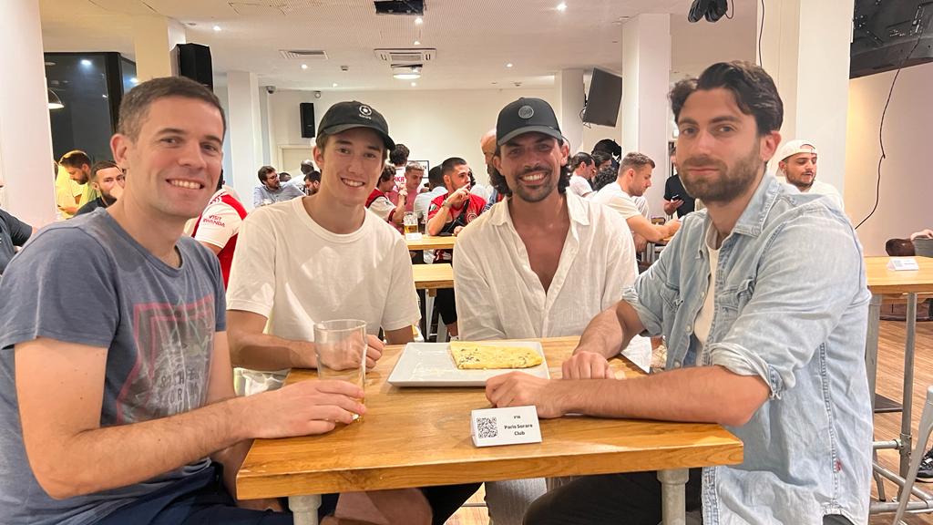 leBallab's tweet photo. Une soirée qui commençait avec de grands sourires pour une dernière place derrière @lesreservistes1 @FootClash_ @LeClubDes_5 @BaroudeursSport et d'autres!

On s'est bien marré, merci encore @0xMathieu27 pour ce quiz 🔥🙏 https://t.co/w9TIeJeZrE