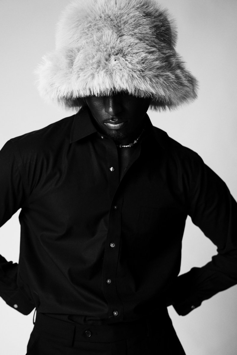 EssenceRansome's tweet image. This is how I photograph men