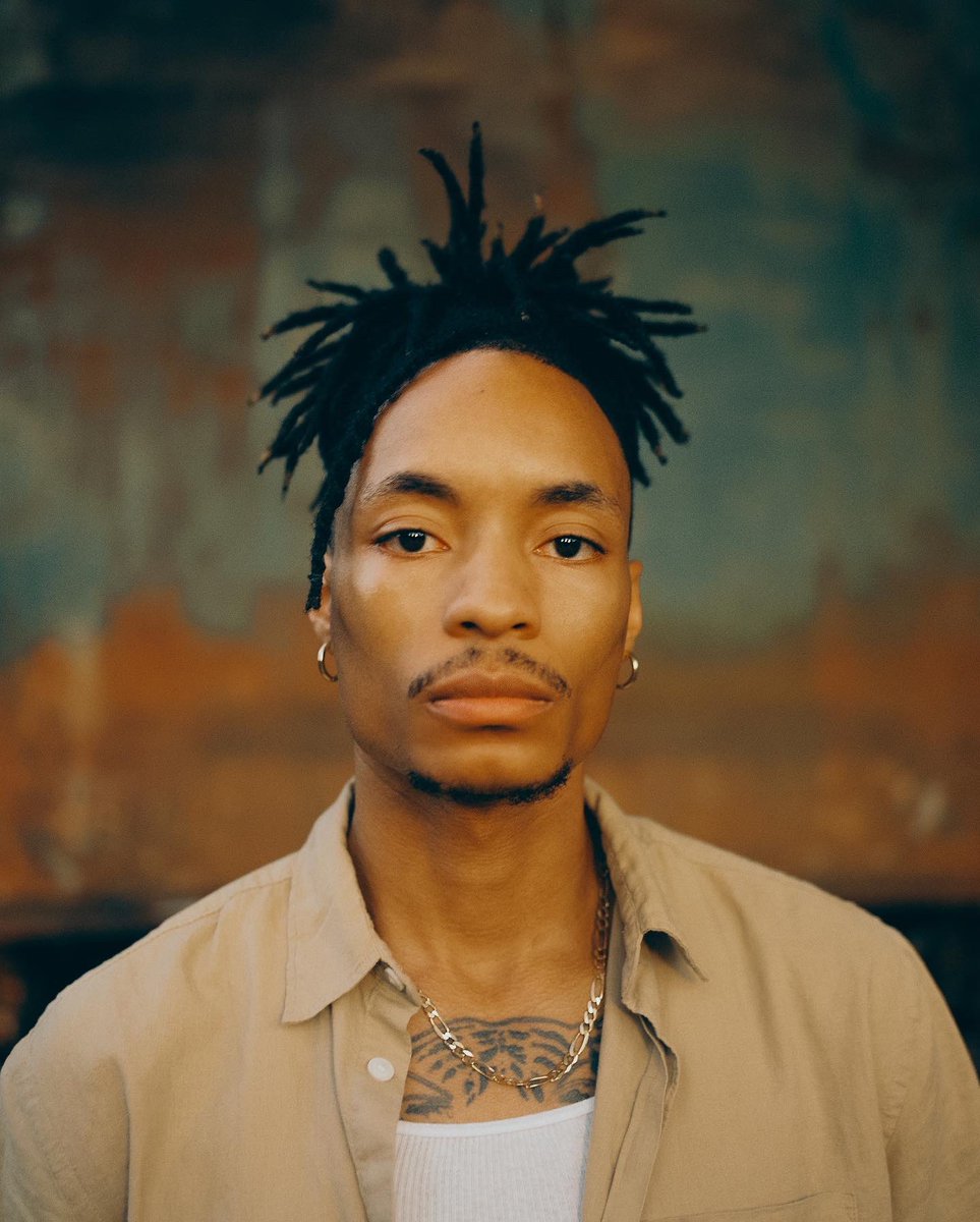 EssenceRansome's tweet image. This is how I photograph men