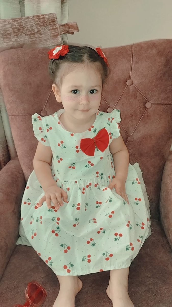 Yeğenim hanımefendiliğe bebe yaşında başladı:))