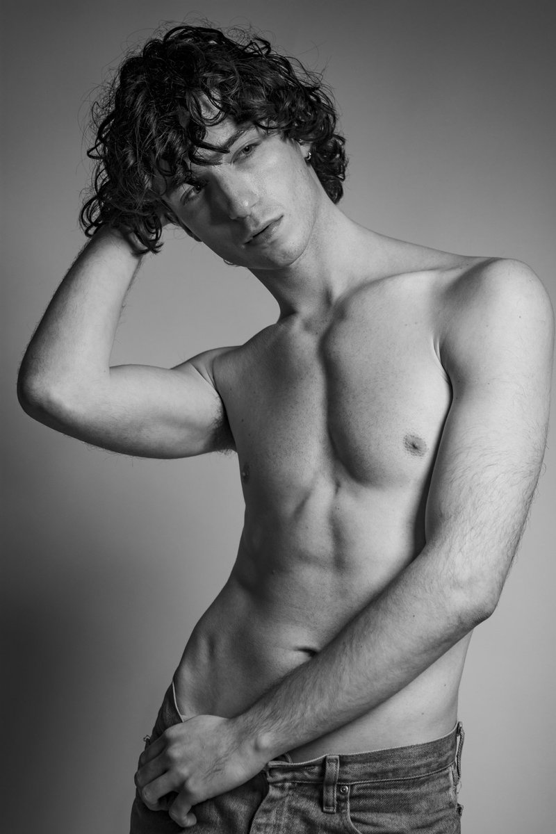 Vibe_menStudio's tweet photo. Beauty in form of curly hair ❤️
Joey @Vibe_menStudio https://t.co/UZmt1Sg58U