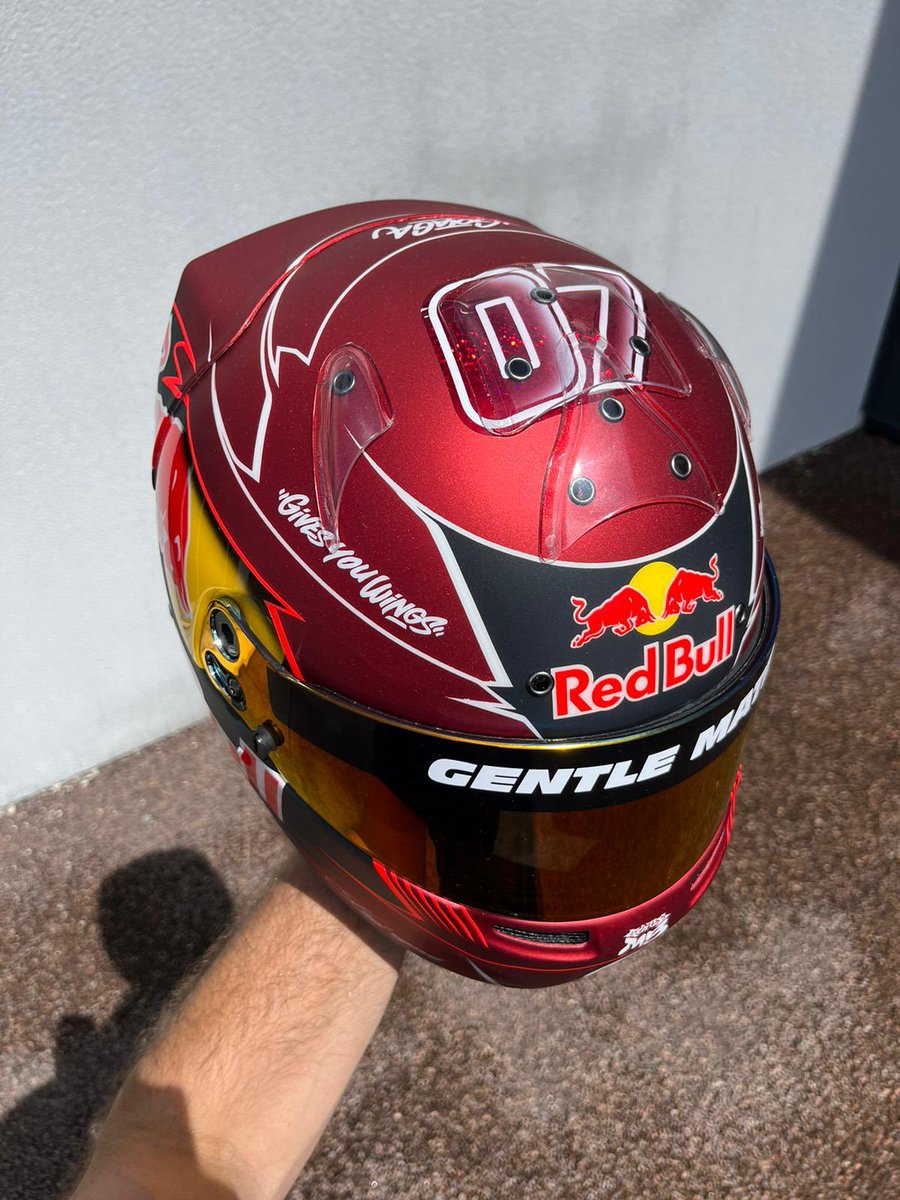 RedBullFrance's tweet photo. On te laisse admirer le casque de @Gotaga sur ce #GPExplorer2 🔥

Et forcément, let’s go @gentlemates 🏆 https://t.co/fx3IYgNzAd