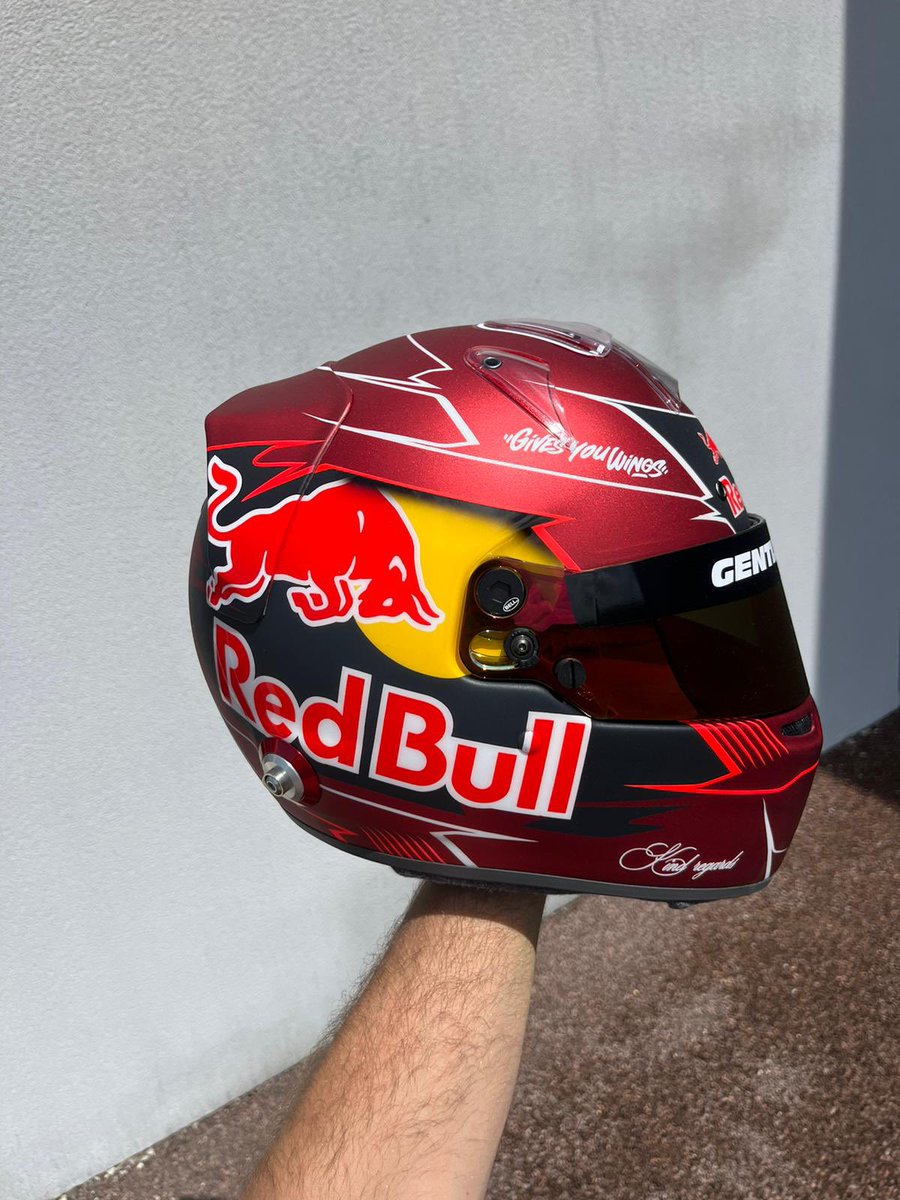 RedBullFrance's tweet photo. On te laisse admirer le casque de @Gotaga sur ce #GPExplorer2 🔥

Et forcément, let’s go @gentlemates 🏆 https://t.co/fx3IYgNzAd