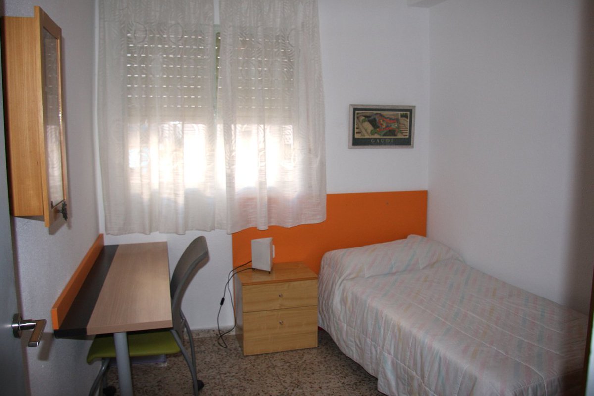 ConFdeCat's tweet image. Hola! Mi tía tiene en alquiler un piso para estudiantes en Murcia.
· Piso en b. San Andrés, cerca de la estación de autobuses.
· 3 habitaciones
· 500€ todo el piso
· Más información por privado.