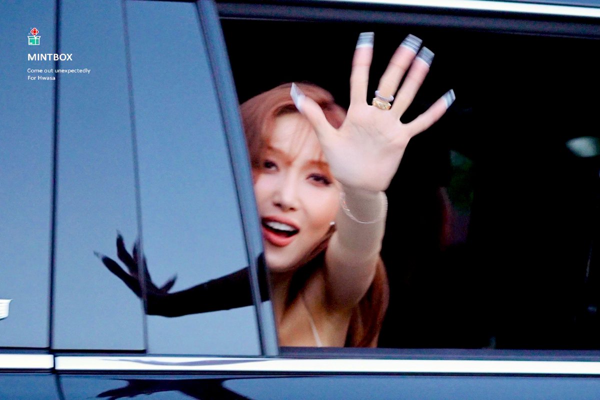 mintbox_0619's tweet photo. 230908 뮤직뱅크 퇴근

#마마무 #화사 #Hwasa 

강풍기 여신 고생했어🌪️
푹 쉬자! https://t.co/s7Mc44NWBI