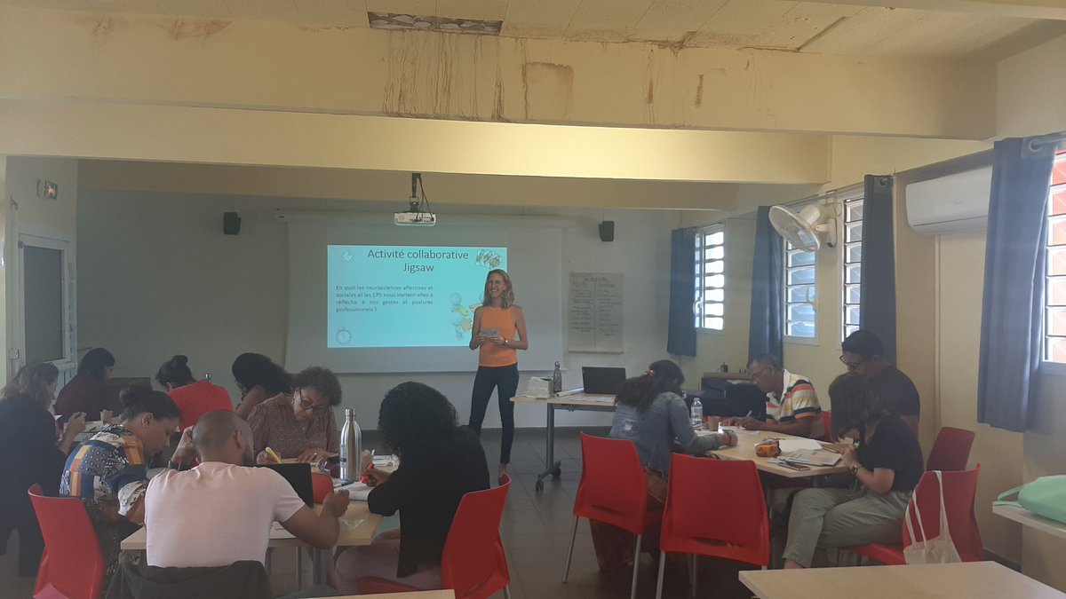 Sensibilisation aux compétences psychosociales (module 1 du parcours de formation) au collège Mahé de ĺa Bourdonnais.
Une équipe déjà sensible et engagée, pleine de ressources.
Merci pour ces temps de partage.
<a href="/dmichel974/">MICHEL David</a> <a href="/ChristinEliane2/">Christin Eliane</a> <a href="/AurelieHibon/">HIBON Aurélie</a> <a href="/TeyssendierL/">Teyssendier Laure</a>