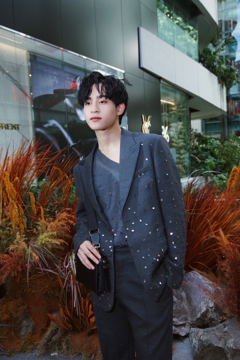 beoncloud_th's tweet image. บาร์โค้ดของเรา หล่อ เท่ สดใส มากค้าบบ~ ✨

@Emp_Emq @BarcodeTin 
#EMFASHIONICONxBarcode
#EMFASHIONICON #TheFallWinterIssue2023 #Emporium #EmQuartier