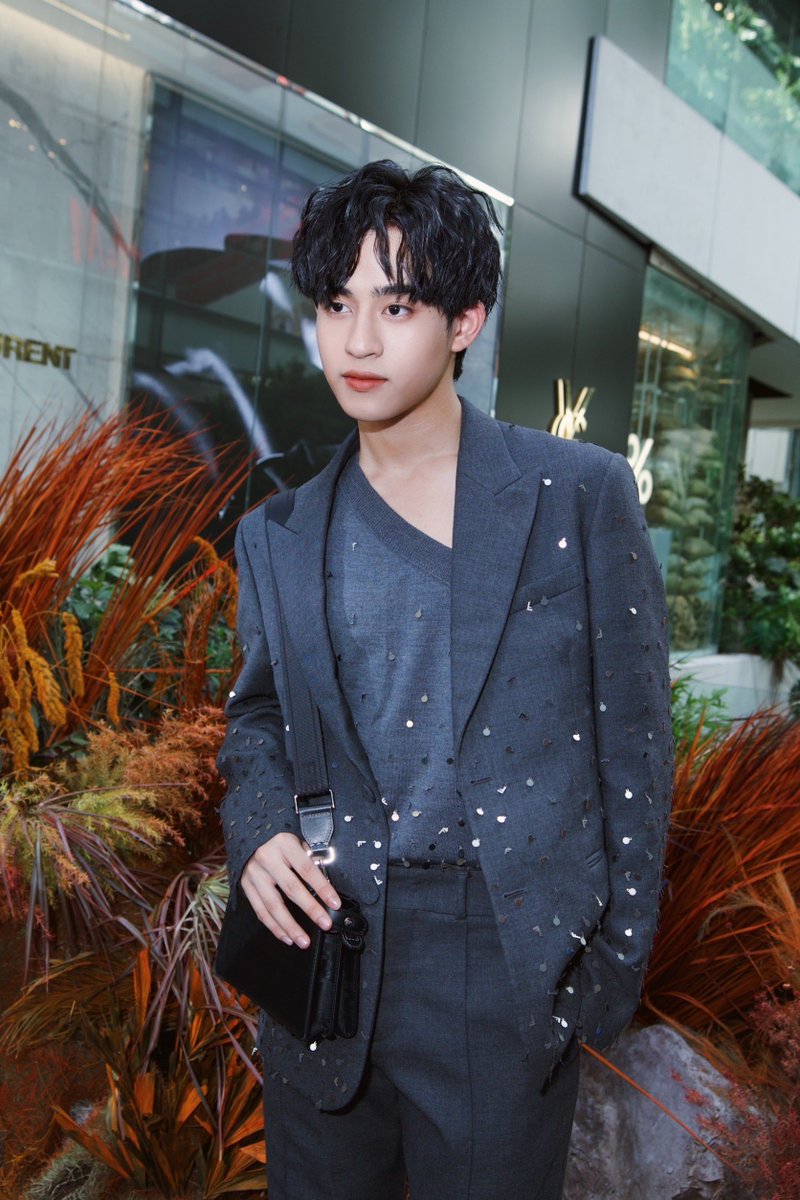 beoncloud_th's tweet image. บาร์โค้ดของเรา หล่อ เท่ สดใส มากค้าบบ~ ✨

@Emp_Emq @BarcodeTin 
#EMFASHIONICONxBarcode
#EMFASHIONICON #TheFallWinterIssue2023 #Emporium #EmQuartier