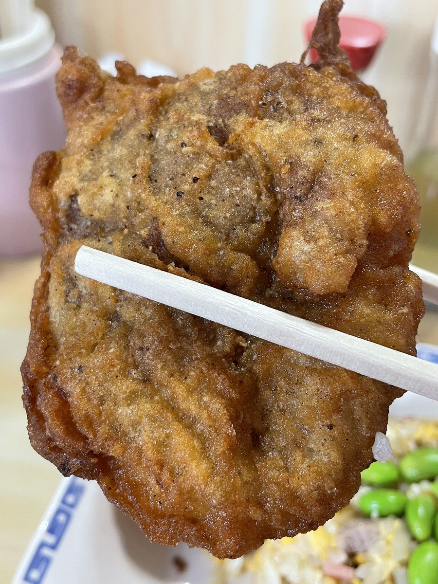 rin2CANDY's tweet photo. 📍中華料理タカノ📍
新高円寺駅から徒歩5分
超巨大な唐揚げ定食が食べられるお店😊

通常の唐揚げの三倍位デカく例えると
ケンタッキーフライドチキン🍗の唐揚げ
マジでビックリする😂
.カリッカリで中は柔らかくジューシーでめちゃくちゃ美味しい‼️ https://t.co/Pcn8M3gOPC